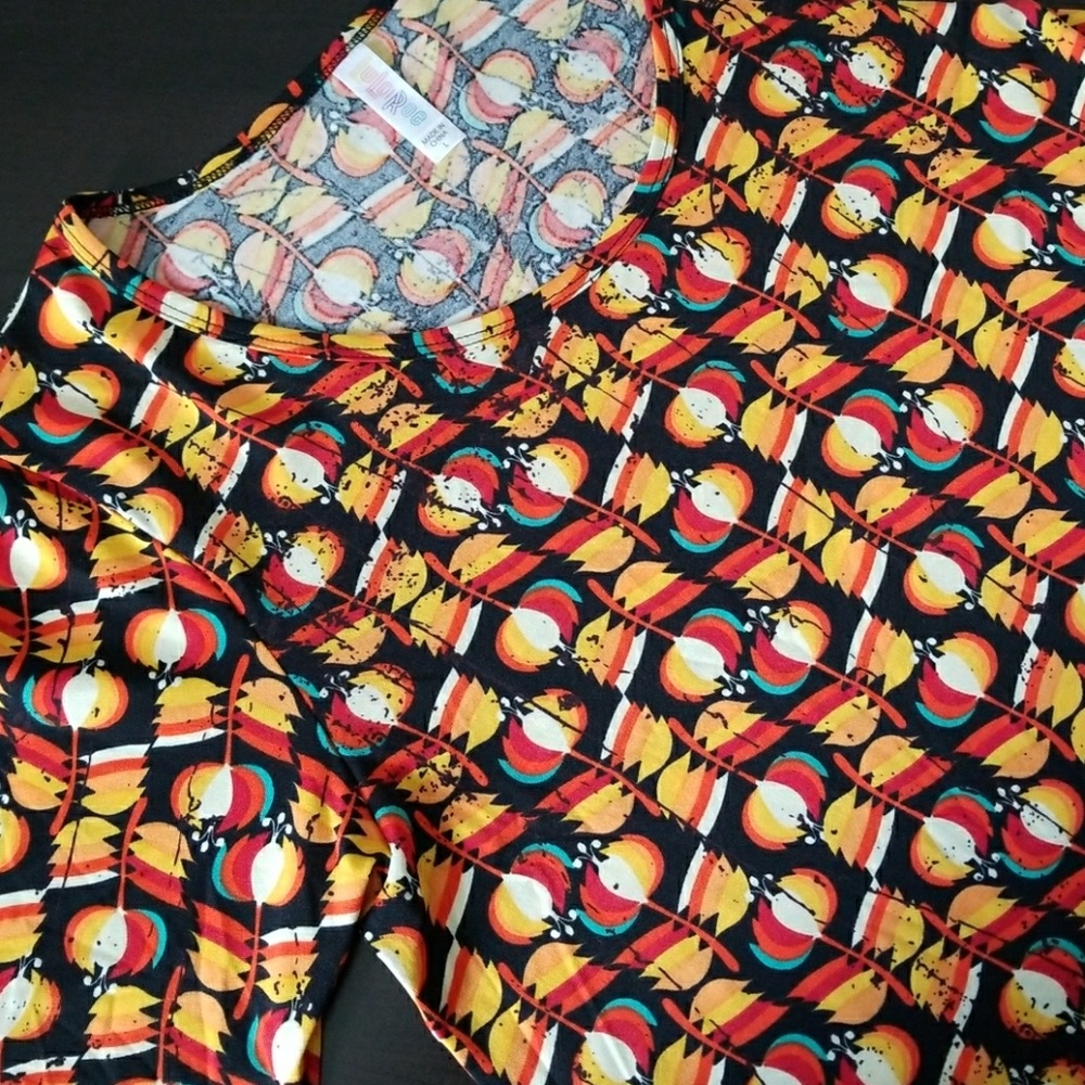 LuLaRoe Large Perfect T